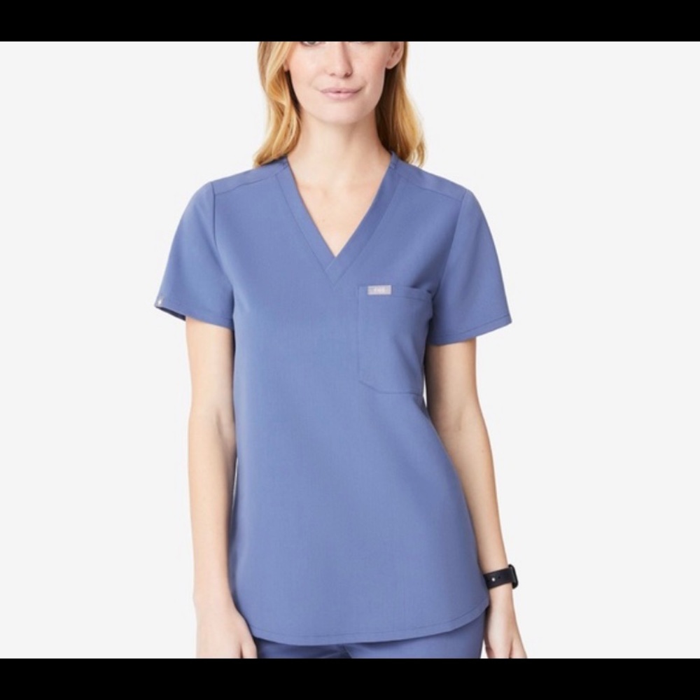 FIGS One Pocket Scrub Top: Size- XS in Big Sky